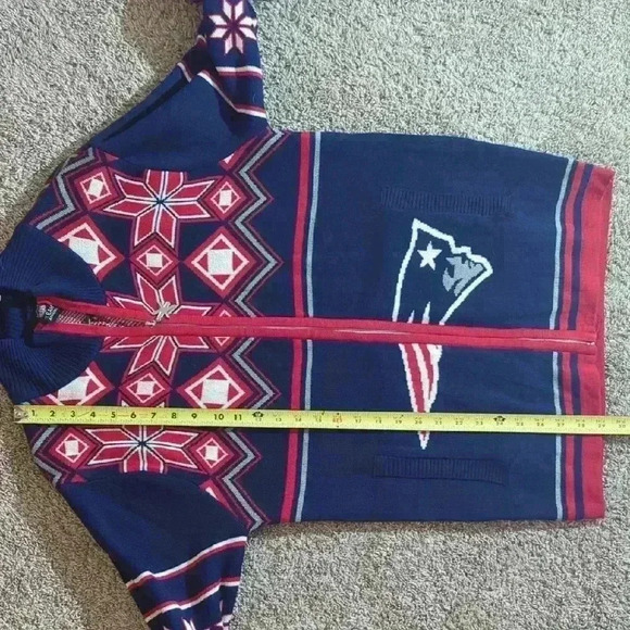 NFL Apparel New England Patriots zip up Christmas zip up sweatshirt, Medium - Picture 5 of 6